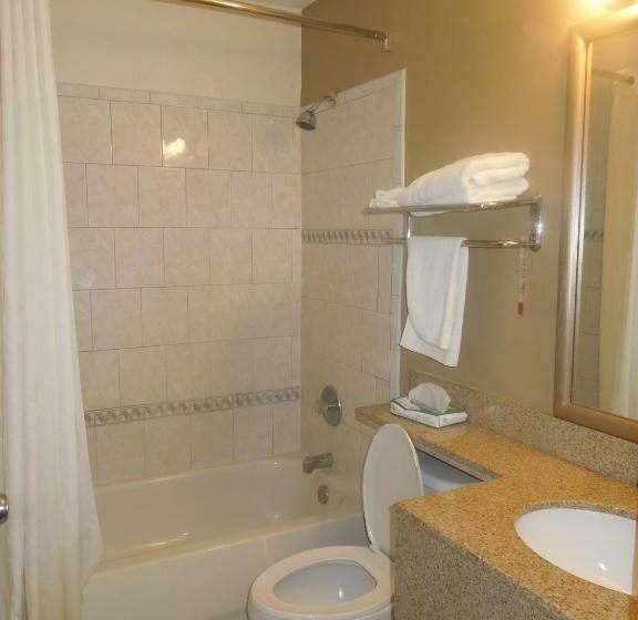 غرفة قياسية سرير كينج, Super 8 By Wyndham Waldorf