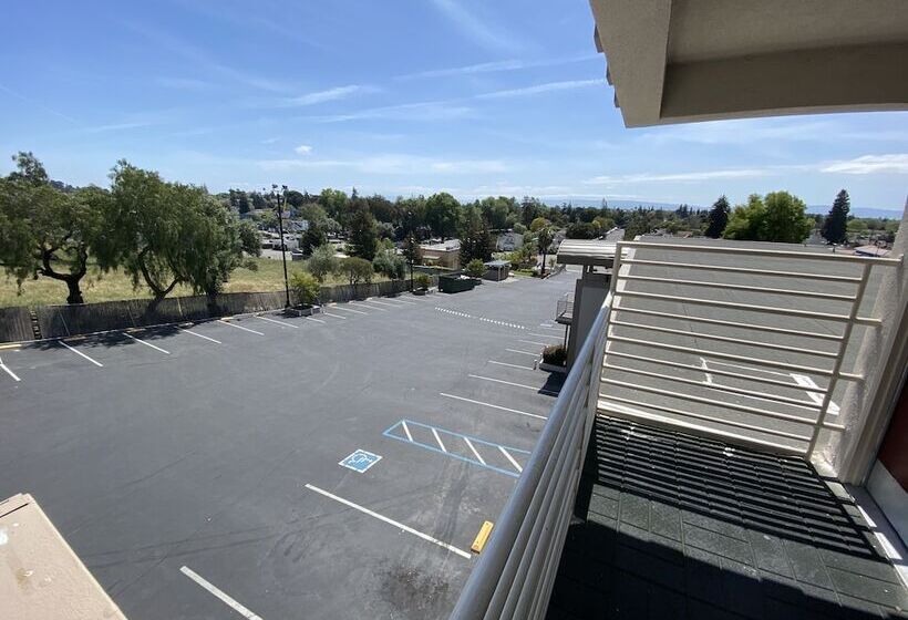 غرفة ديلوكس, Budget Inn Of Hayward