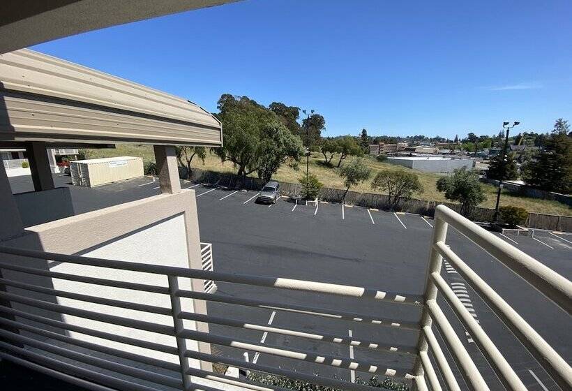 غرفة ديلوكس, Budget Inn Of Hayward