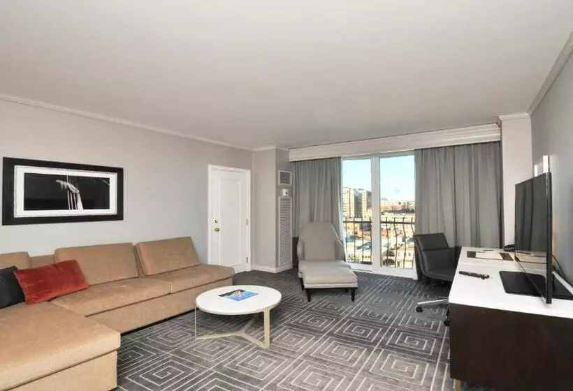 سوئیت جونیور با تخت بزرگ, Intercontinental Kansas City At The Plaza, An Ihg