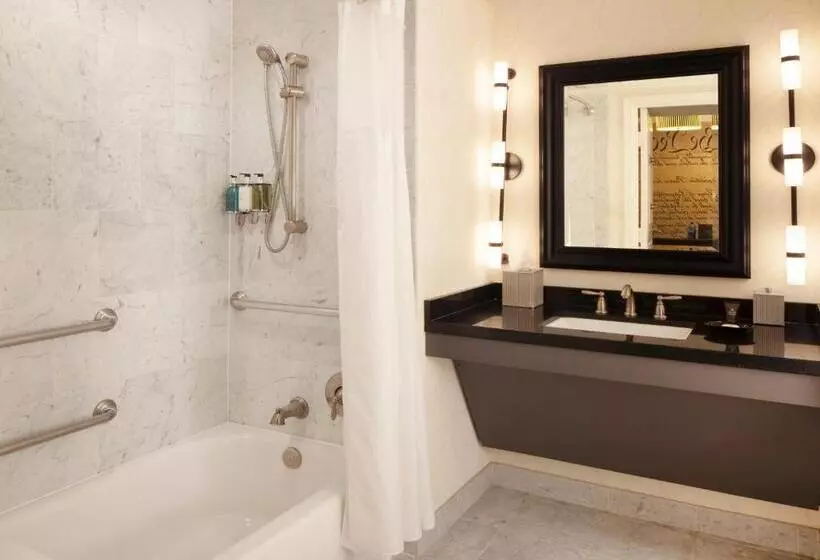 اتاق استاندارد با تخت بزرگ برای معلولان, Melrose Georgetown