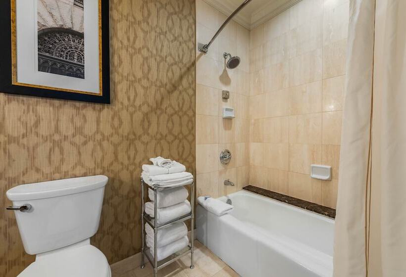 جناح, Omni William Penn