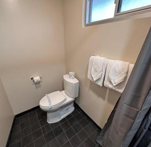 جناح غرفتين نوم, Orange Tree Inn