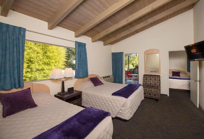 جناح غرفتين نوم, Orange Tree Inn