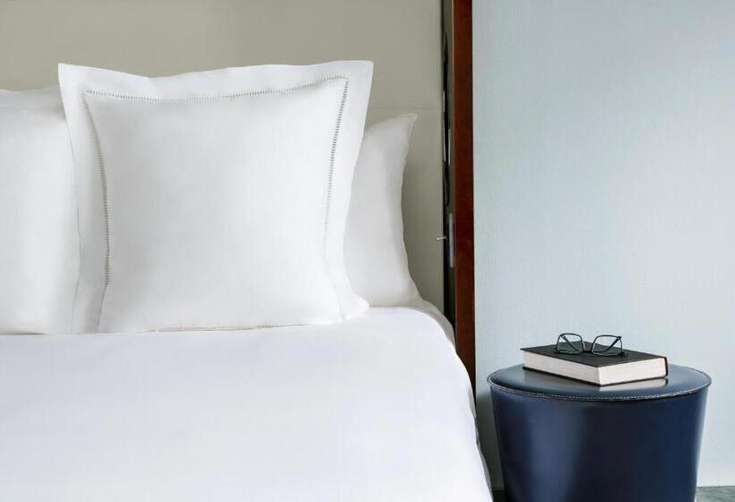 高级大房间, Royalton New York