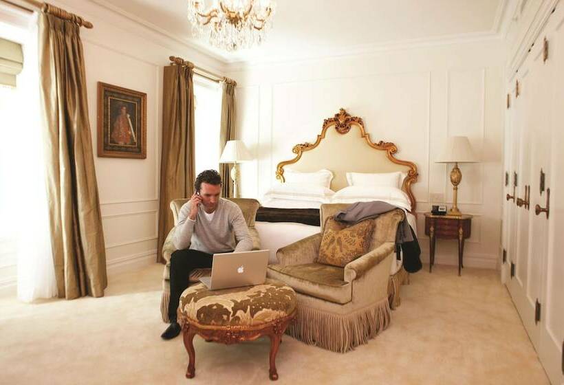 小型套房, The Plaza