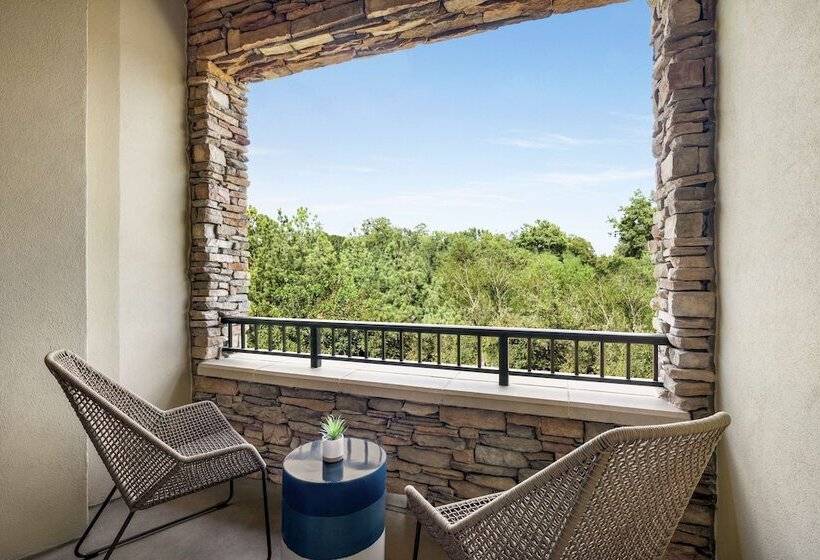 جناح مزوَّد بشرفة, The Woodlands Resort, Curio Collection By Hilton