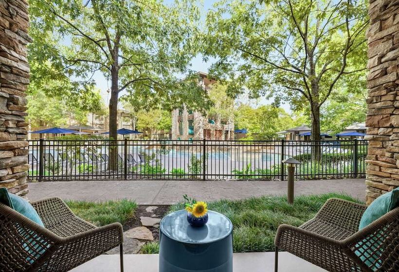 غرفة قياسية سرير مزدوج, The Woodlands Resort, Curio Collection By Hilton