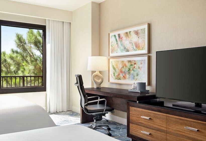 غرفه قياسيه سريرين مزدوجين, The Woodlands Resort, Curio Collection By Hilton