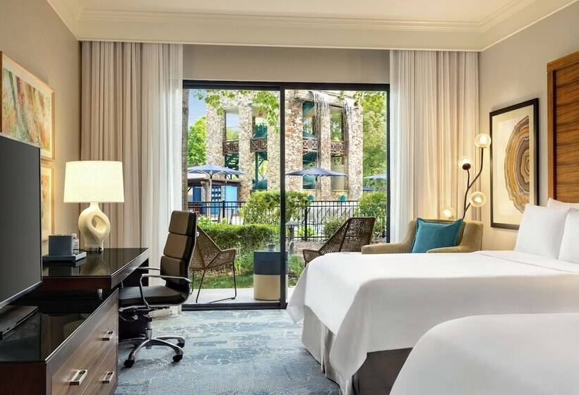 غرفه قياسيه سريرين مزدوجين, The Woodlands Resort, Curio Collection By Hilton