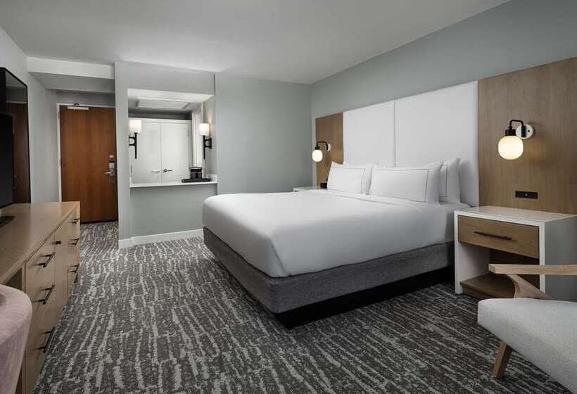 غرفة قياسية سرير كينج, The Woodlands Resort, Curio Collection By Hilton