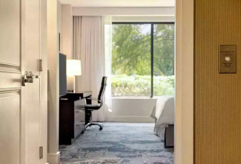 اتاق استاندارد با تخت بزرگ, The Woodlands Resort, Curio Collection By Hilton