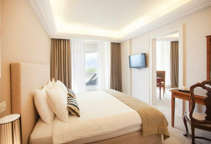 جناح جونيور مطلّ علي البحر, Croatia