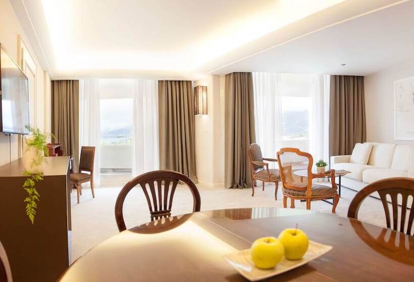 جناح إدارى مطل على البحر, Croatia