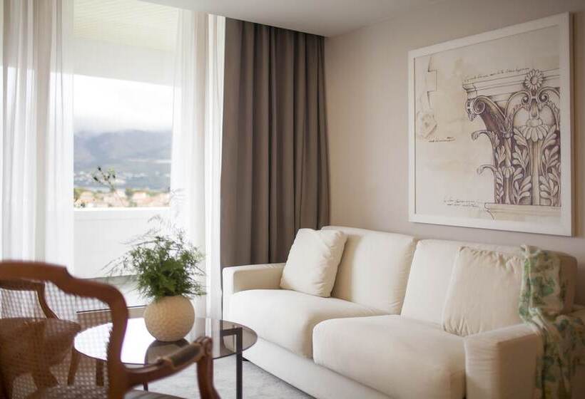 جناح إدارى مطل على البحر, Croatia