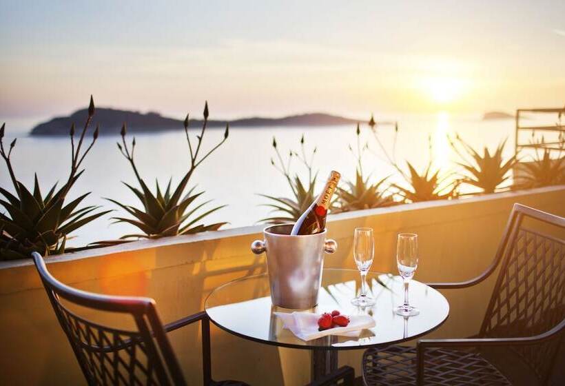 جناح إدارى مطل على البحر, Croatia