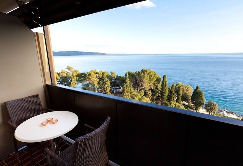اتاق استاندارد با بالکن و چشم‌انداز دریا, Dražica   Hotel Resort Dražica