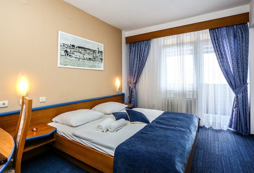 اتاق استاندارد با بالکن و چشم‌انداز دریا, Dražica   Hotel Resort Dražica