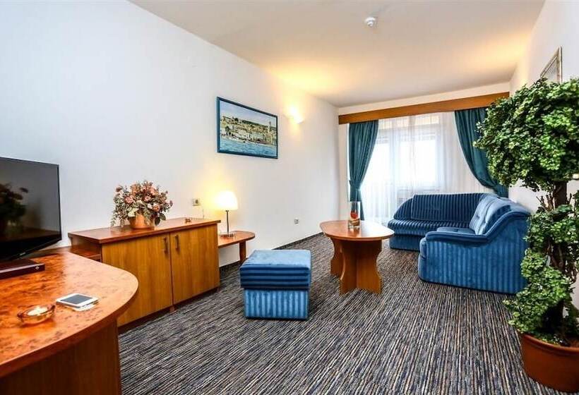 سوییت با چشم‌انداز دریا, Dražica   Hotel Resort Dražica