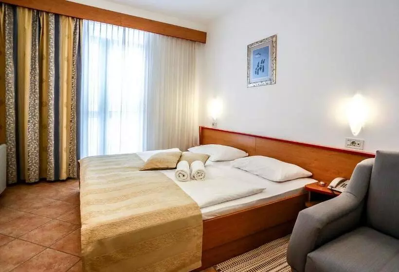 スタンダードルーム, Dražica Hotel Resort Dražica
