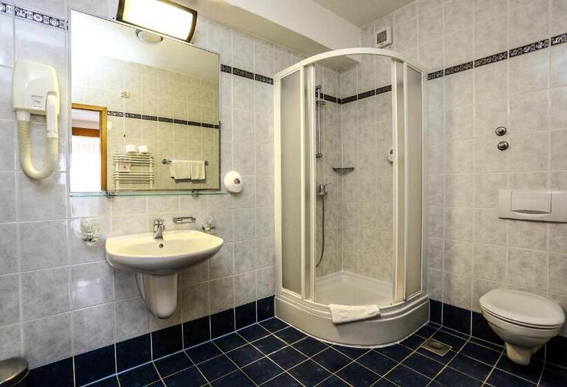 سوییت با چشم‌انداز دریا, Dražica   Hotel Resort Dražica