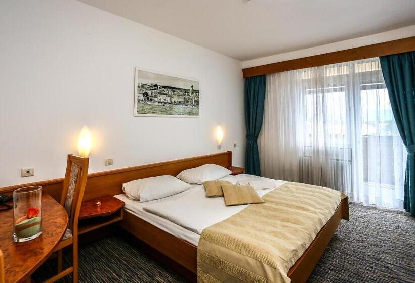 سوییت با چشم‌انداز دریا, Dražica   Hotel Resort Dražica