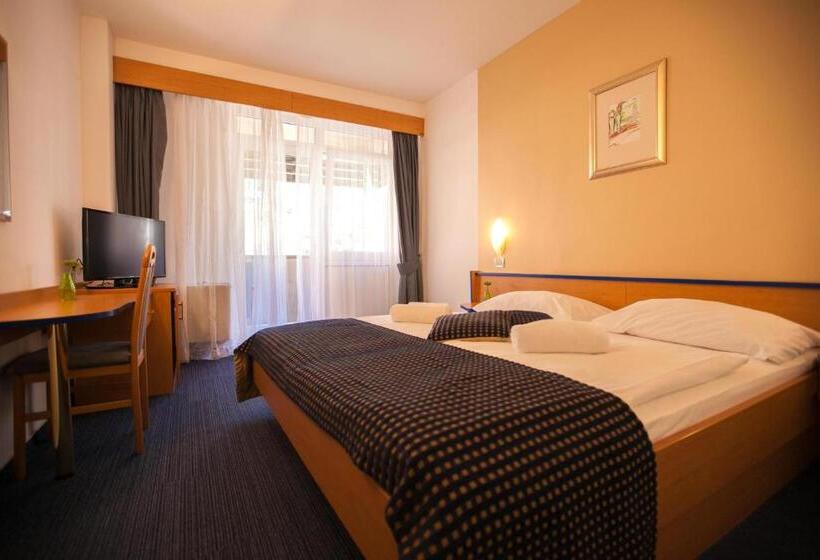 اتاق خانوادگی, Dražica   Hotel Resort Dražica