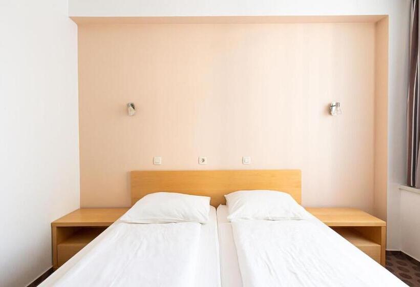 Comfort room with balcony, Grajski Dvor