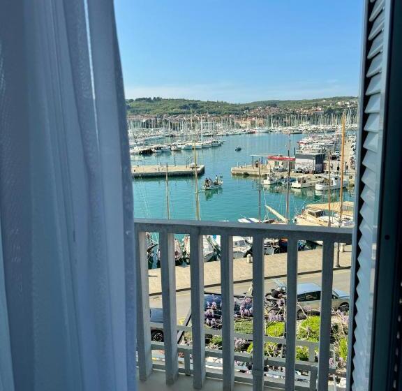 اتاق استاندارد با چشمانداز دریا, Marina