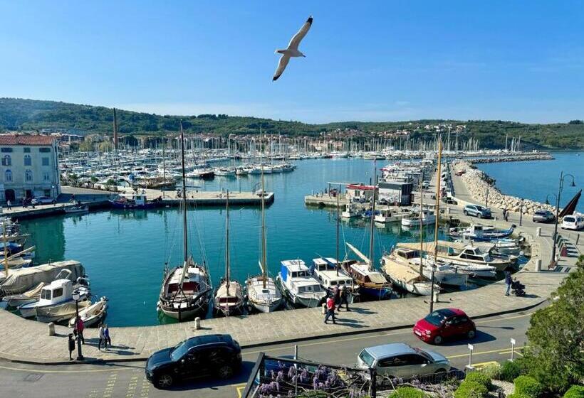 اتاق استاندارد با چشمانداز دریا, Marina