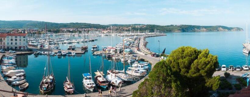 اتاق استاندارد با چشمانداز دریا, Marina