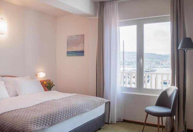 اتاق استاندارد با چشمانداز دریا, Marina