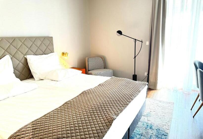 اتاق سوپریور با بالکن, Marina