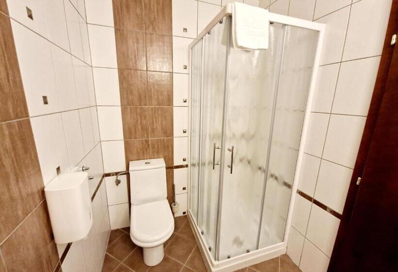 اتاق اکونومی, Marina