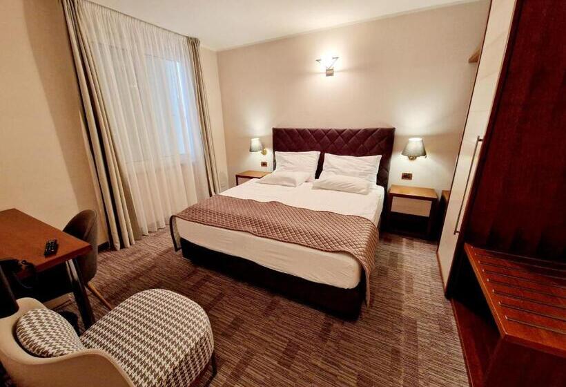 اتاق اکونومی, Marina