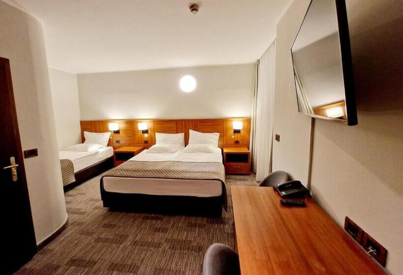 اتاق اکونومی, Marina