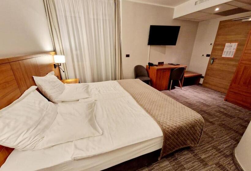 اتاق اکونومی, Marina