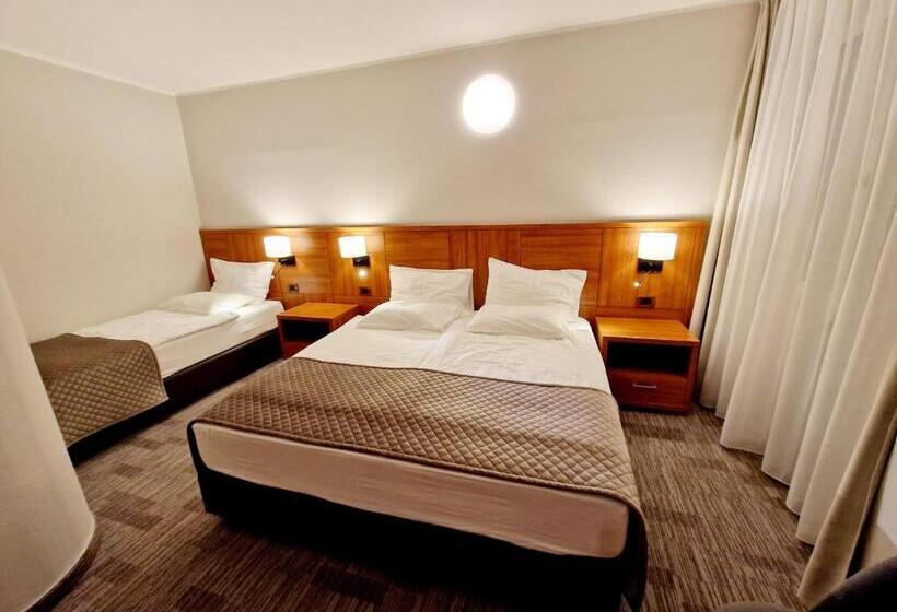 اتاق اکونومی, Marina