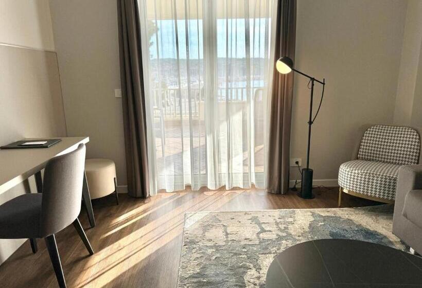 سوییت جونیور با بالکن, Marina
