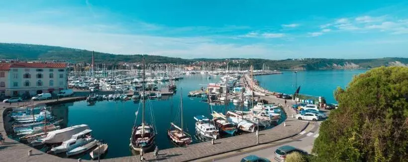 اتاق سوپریور با تخت بزرگ, Marina