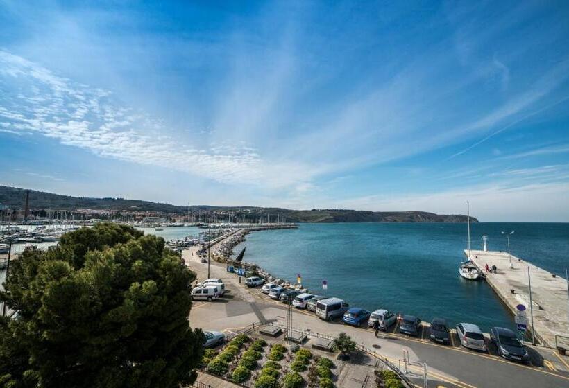 اتاق سوپریور با تخت بزرگ, Marina