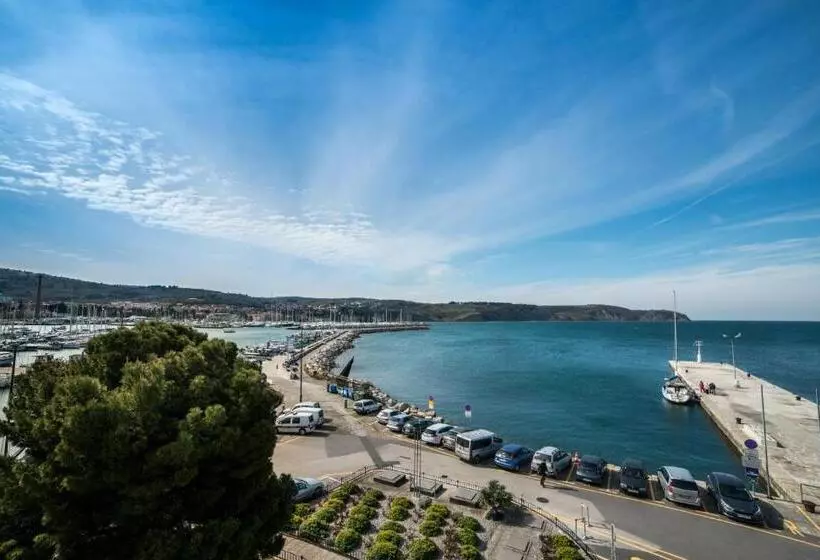 اتاق سوپریور با تخت بزرگ, Marina