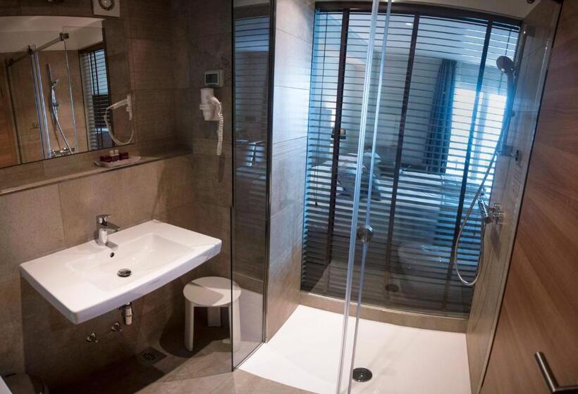 اتاق سوپریور با تخت بزرگ, Marina