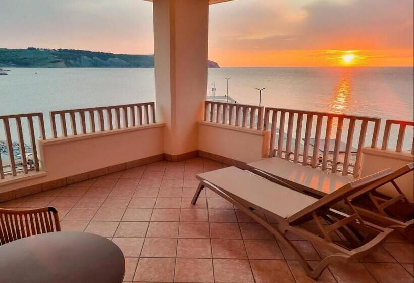 اتاق سوپریور با تخت بزرگ, Marina