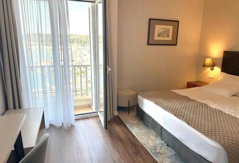 اتاق استاندارد با چشمانداز دریا, Marina