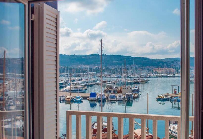 اتاق استاندارد با چشم‌انداز دریا, Marina