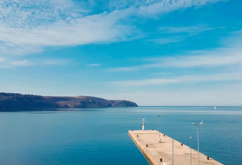 اتاق سوپریور با تخت بزرگ, Marina
