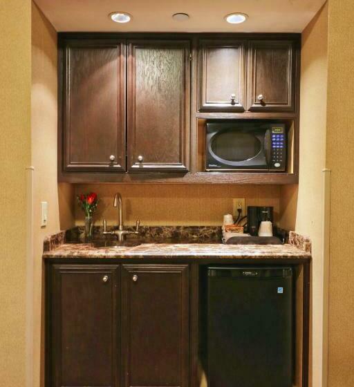 小型豪华套房, Newton