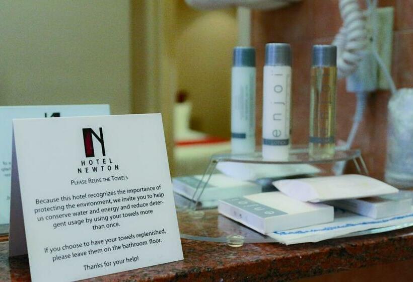 小型豪华套房, Newton