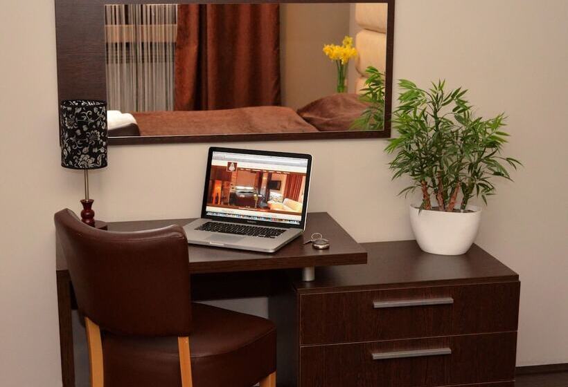 اتاق خانوادگی, Petrus